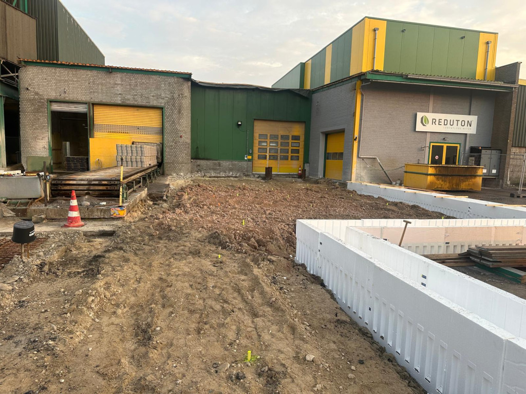 Verbouwing op ons terrein in Almelo: nieuwe productielijn in aantocht